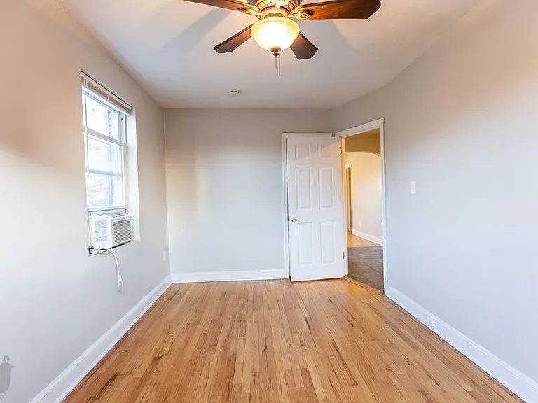 928 19th St NE #4 — Photo 12