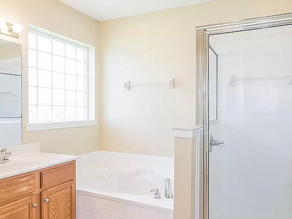 3rd image of 11616 Rainbow Springs Ct