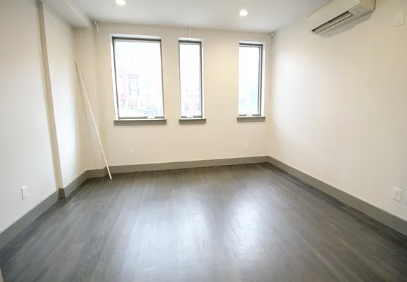 Rented by Elite NY Holdings | media 16