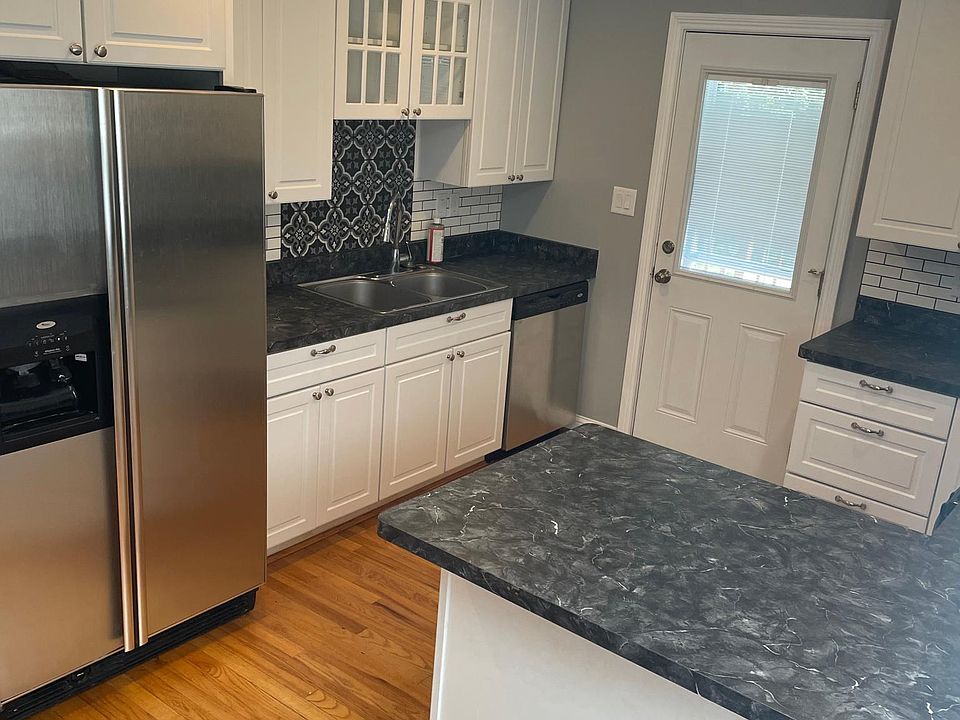 1st image of 6147 Benneville St #1