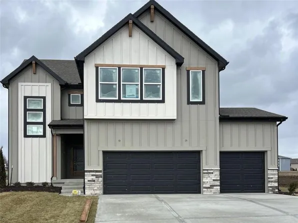 18180 W 166th Ter, Olathe, KS 66062