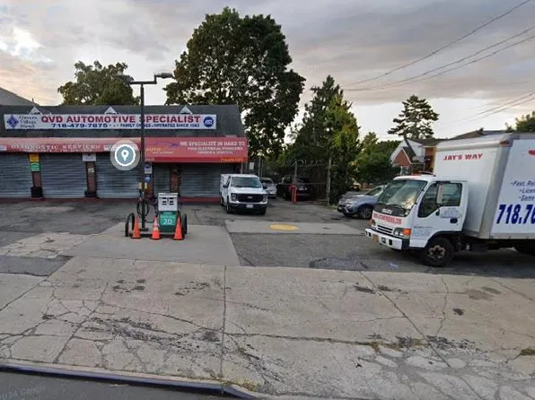 21802 Hillside Ave, Queens Village, NY 11427