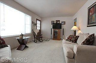 3rd image of 4553 Chandy Dr NE