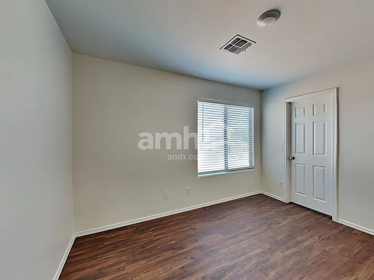 3529 W Glass Ln — Photo 15