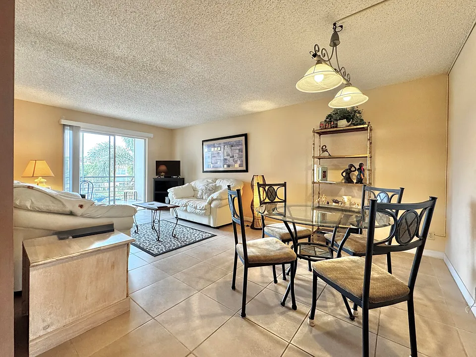 2515 NE 2nd Ct #315