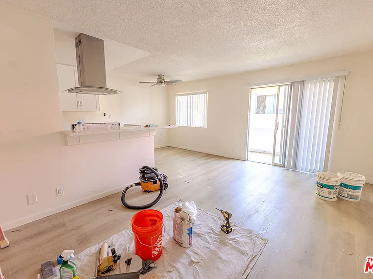 1426 S Orange Grove Ave — Photo 2