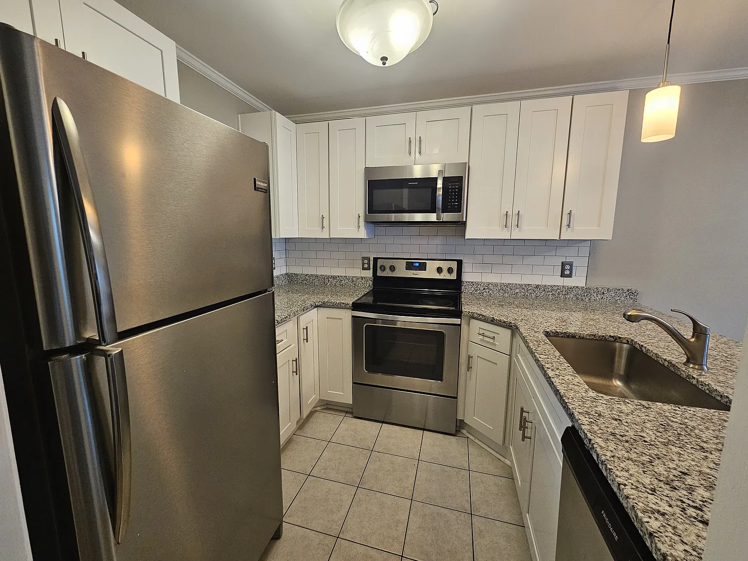 3 bed, 1418 sqft, $2,050 — Photo 3