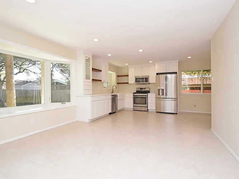 12005 Cabana Ln — Photo 5