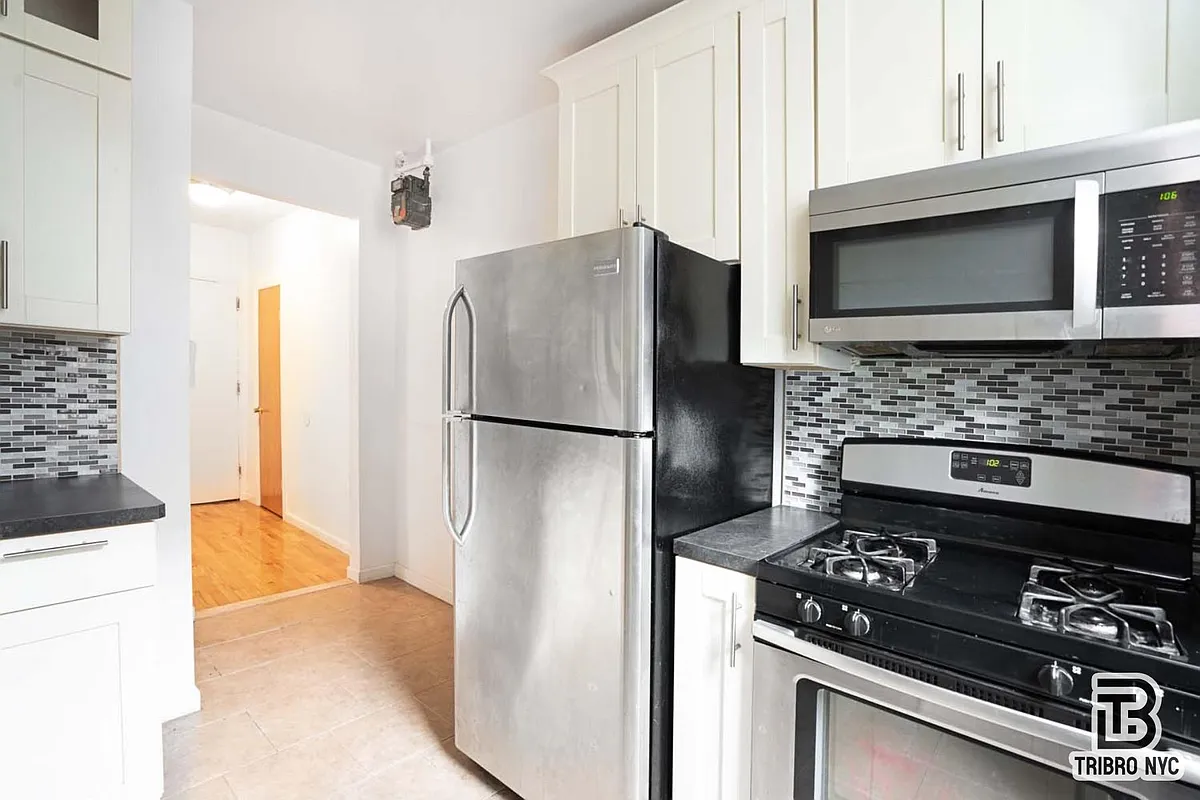 Building Photo - 542 W 140th St #3R