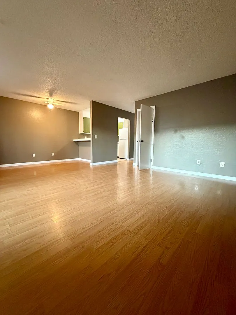 3550 Chestnut Avenue — Photo 4
