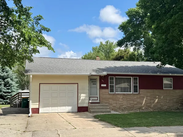 907 Poplar Ave, Marshall, MN 56258