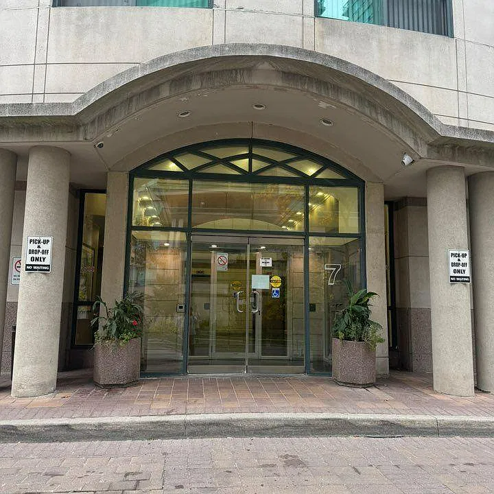 7 Lorraine Dr #1703