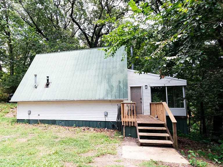 40 Hickory Ln — Photo 1