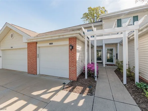 6755 Quarrystone Ln, Middleburg Heights, OH 44130