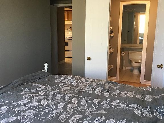 4th image of 75 Ellen St #905