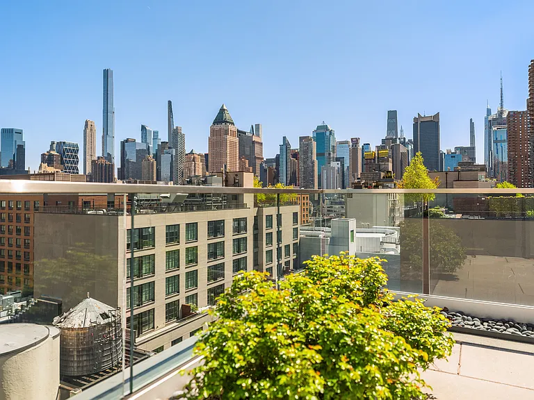 555 W 43rd St #Penthouse 1 — Photo 14