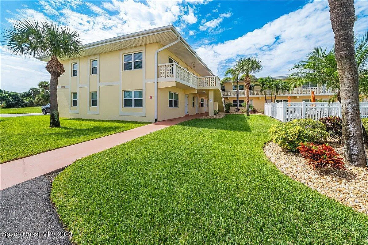 Building Photo - 7801 Ridgewood Ave #1