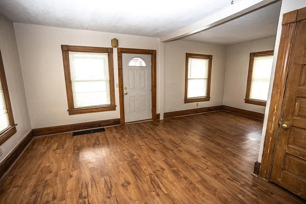 Horton St, Lansing — Photo 4