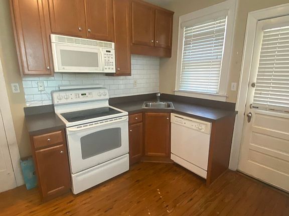 3rd image of 422 McDaniel St #B