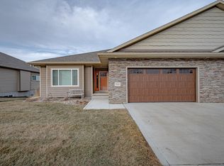 5161 Overlook Ln, Sioux City, IA 51106