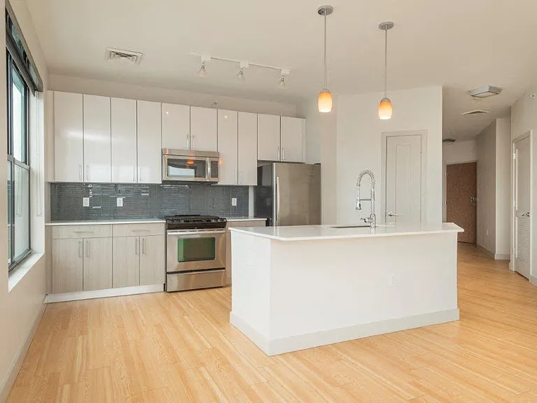 West Square Apartments — Photo 252