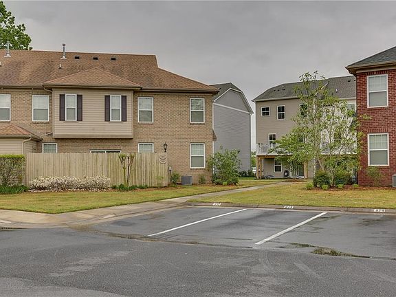2nd image of 505 Hadleybrook Dr
