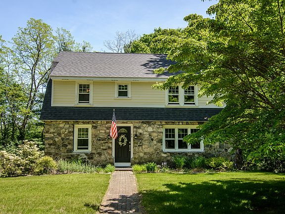 2nd image of 68 Ruggles St