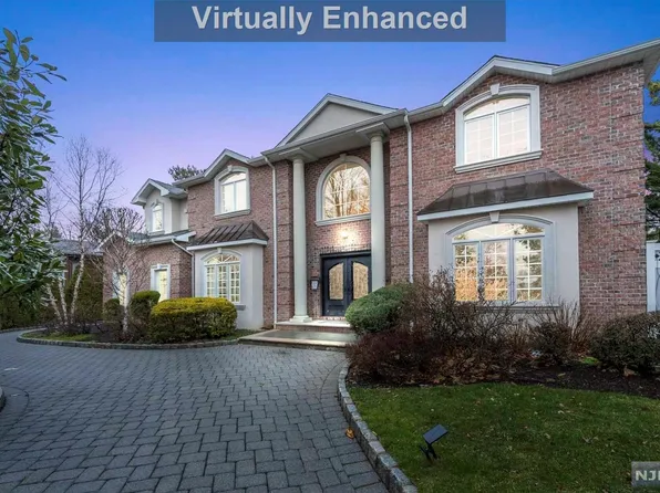 205 Lyncrest Rd, Englewood Cliffs, NJ 07632