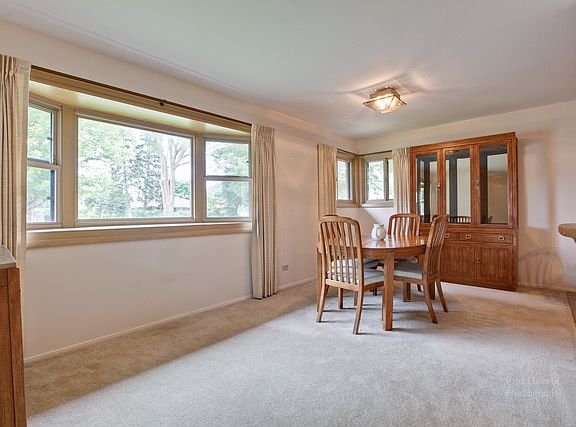 5th image of 570 Clayton Ln