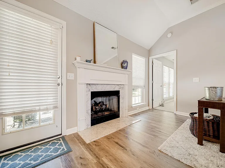 1013 Marshall St — Photo 5