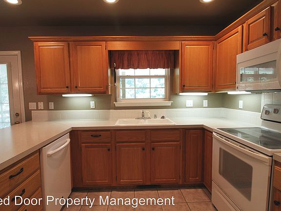4th image of 6 Piccadilly Ln