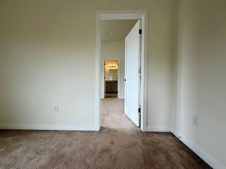 1500 Meridian St — Photo 36