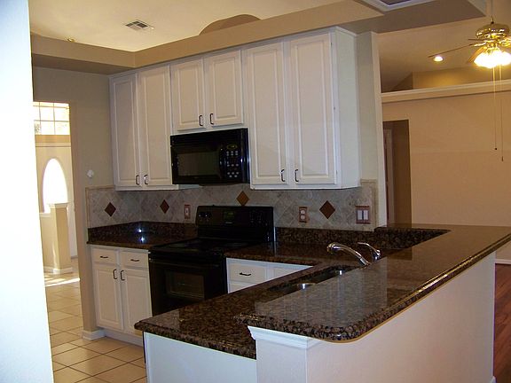 4th image of 28 Valleywood Dr