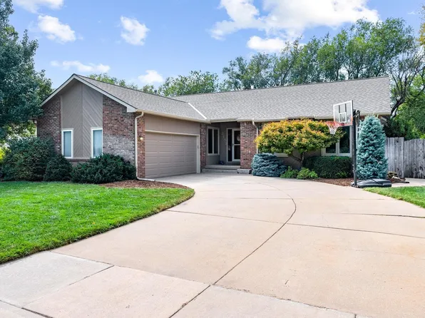 215 N Woodchuck Ln, Wichita, KS 67212