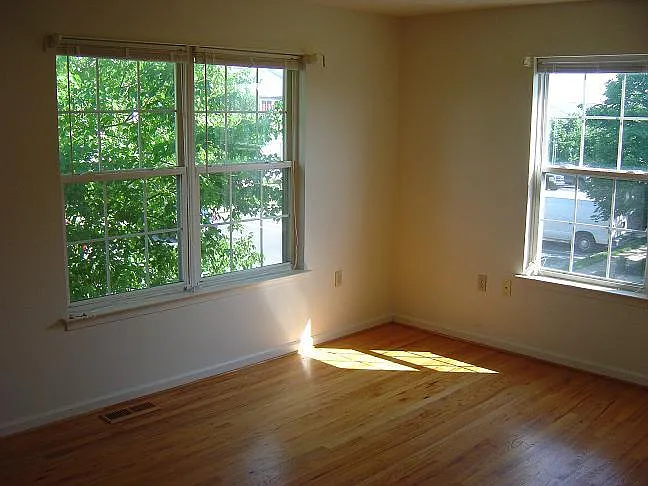 301 Barrington Ln — Photo 7