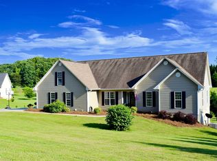 221 Grand Magnolia Ln, Clarkesville, GA 30523