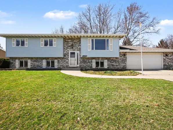 12632 Patnoe Dr, Saint John, IN 46373