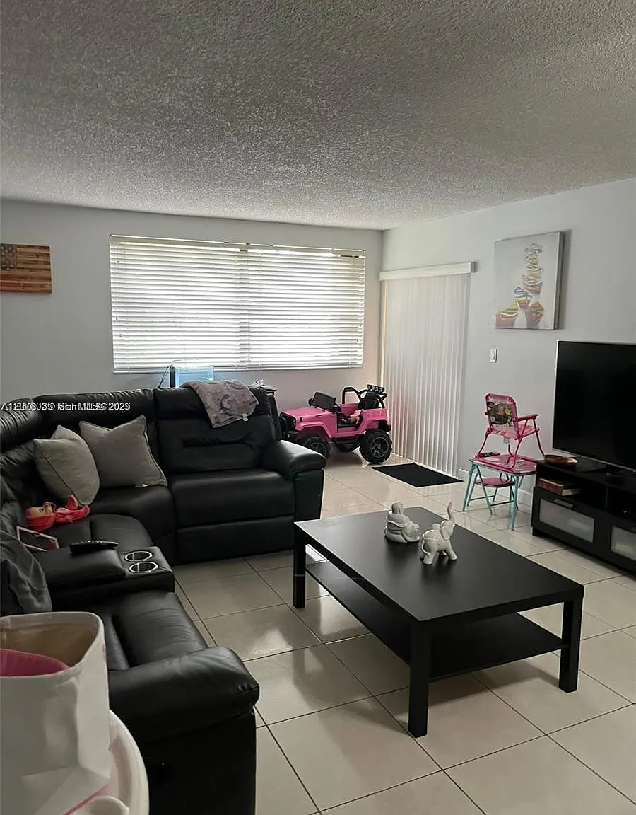 Las Brisas Village Condo — Photo 1