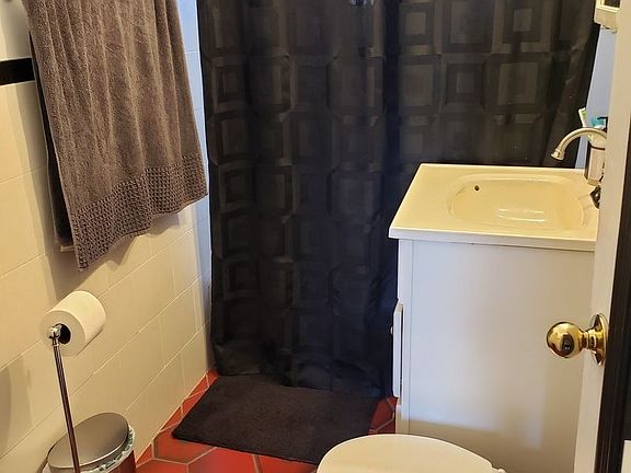 5th image of 48-21 40th St APT 4F
