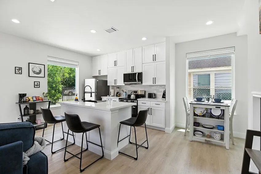 1 bed, 1300 sqft, $1,075 — Photo 2