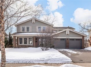 1320 Monmouth Dr, Burlington, ON L7P 3J6