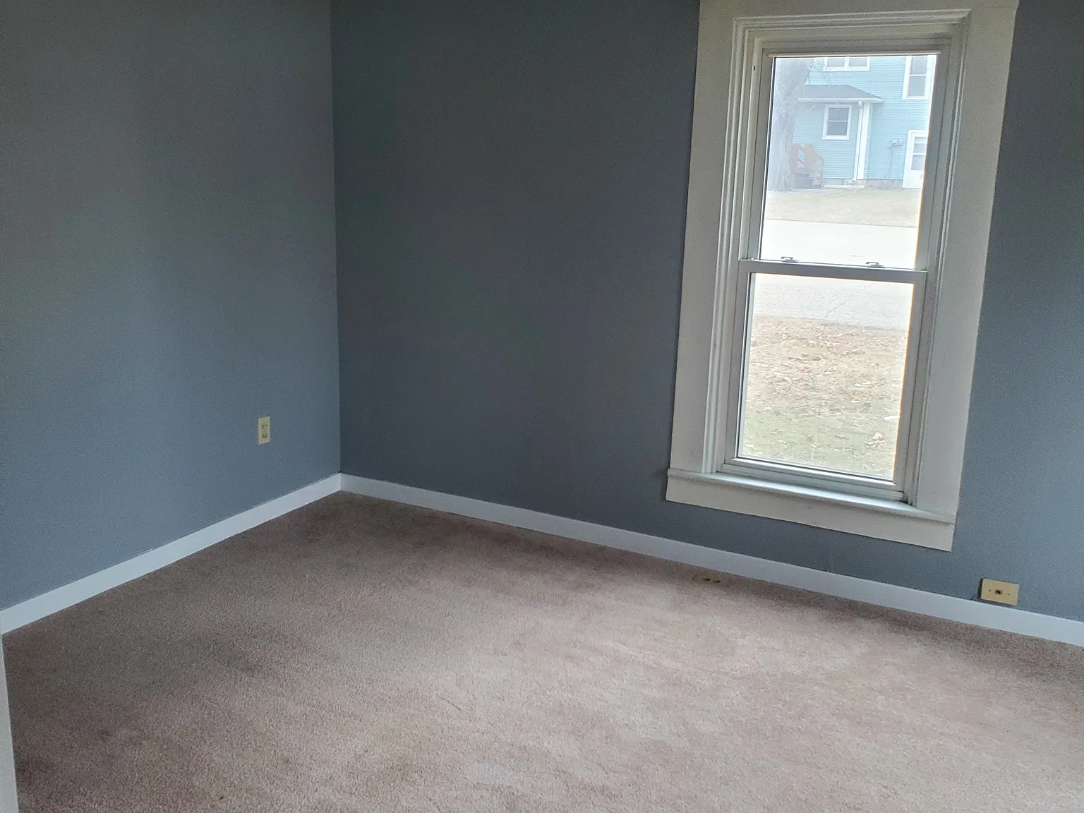 3 Bedroom 1 Bathroom House — Photo 3