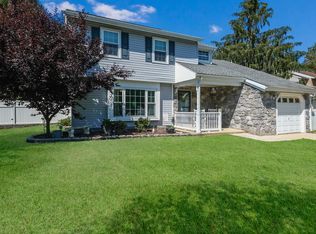 211 Hazel Ridge Dr, Wilmington, DE 19810