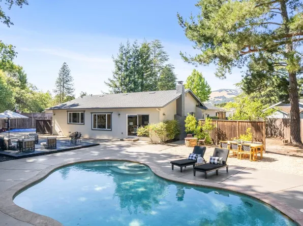 13 Saint Paul Cir, Novato, CA 94947