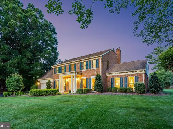 2201 Lydia Pl, Vienna, VA 22181