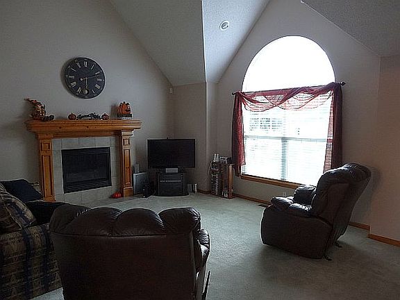 3rd image of 421 Foot Hill Dr