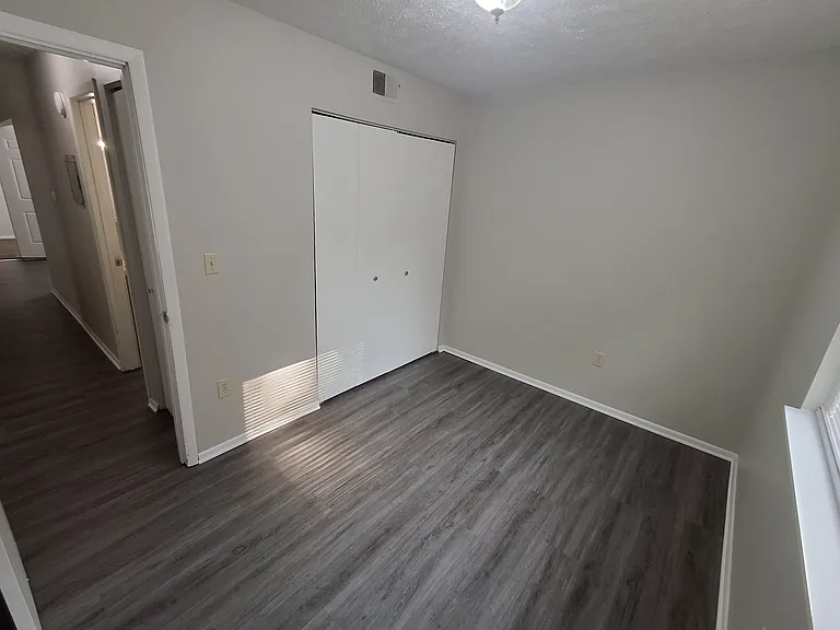 310 E Market St #10 — Photo 10