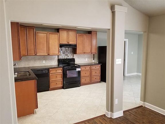 5th image of 119 Pinehurst Dr