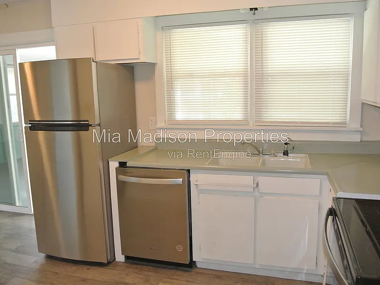 201 Sea Island Dr — Photo 11