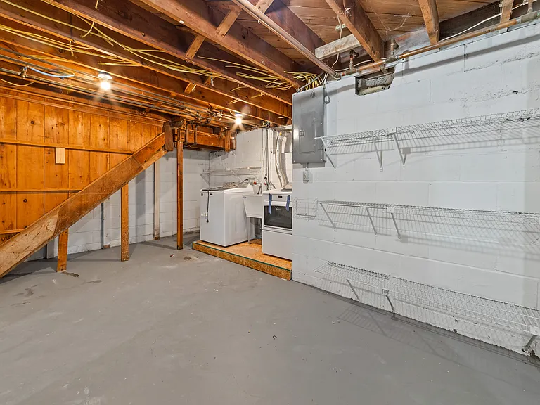 220 E 2nd St — Photo 39
